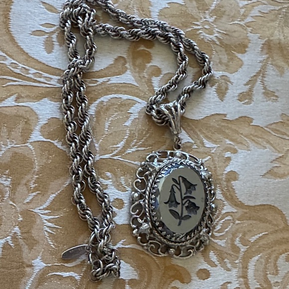 Elegant Whiting & Davis Vintage Silver Pendant Necklace